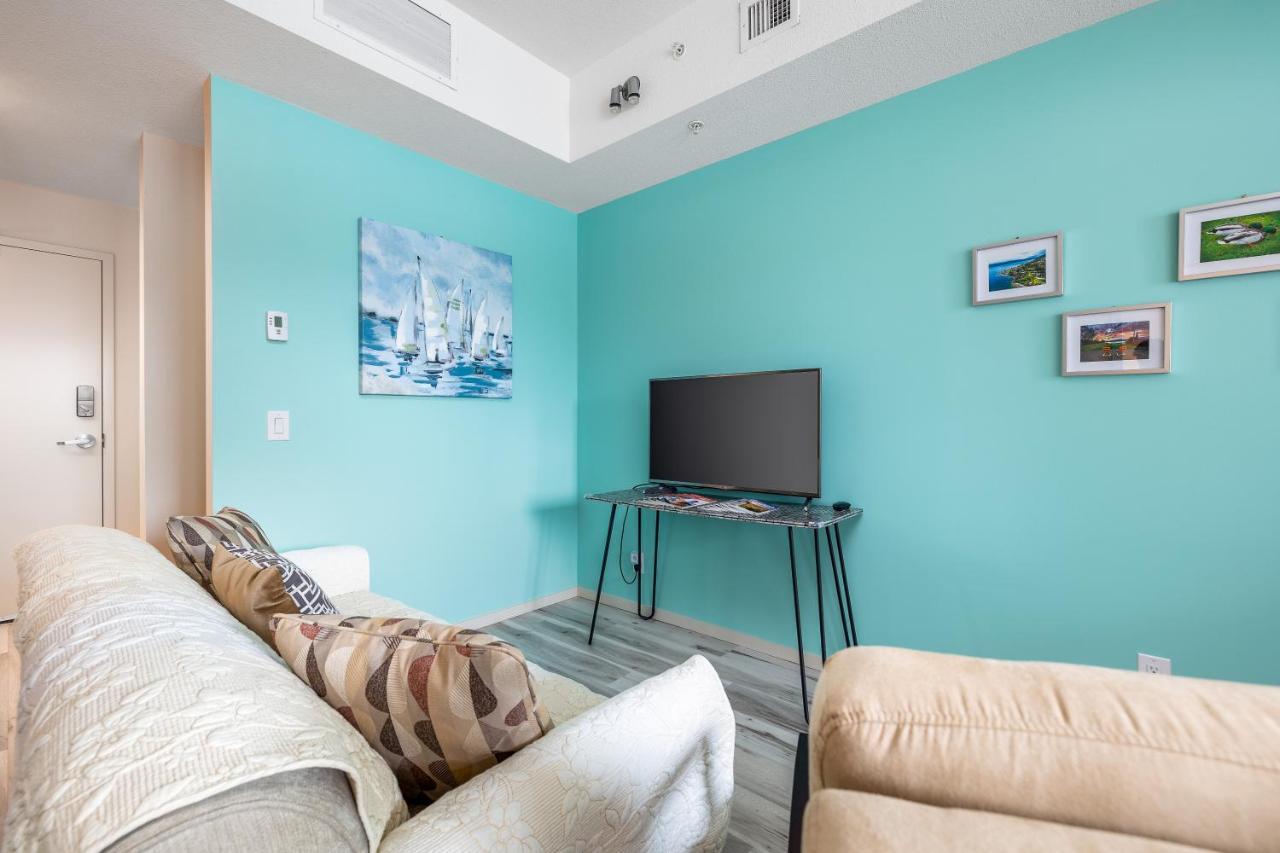 Tiffany Blue@Downtown Culture District Appartement Kelowna Buitenkant foto