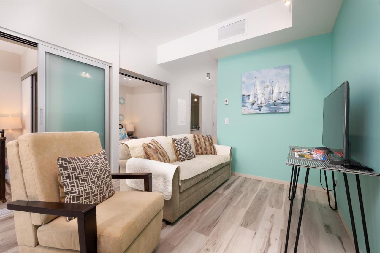 Tiffany Blue@Downtown Culture District Appartement Kelowna Buitenkant foto