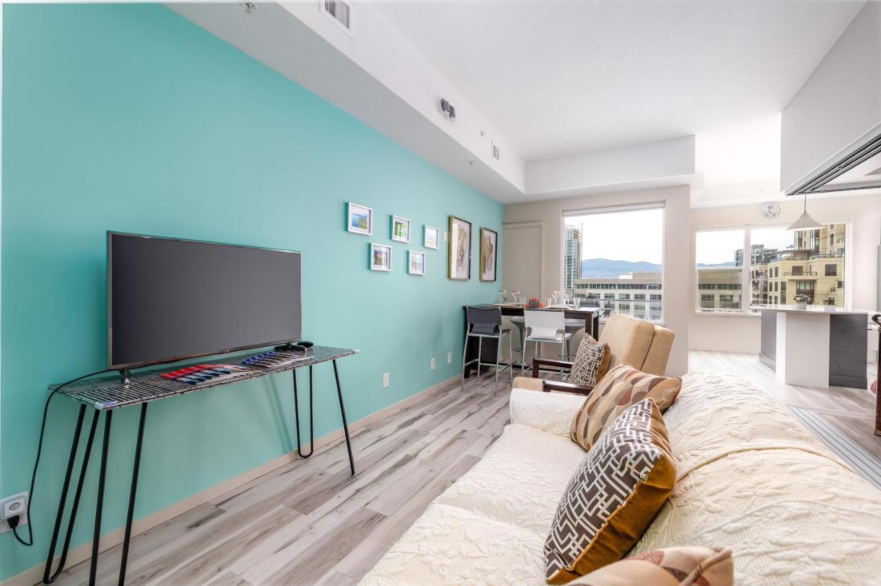 Tiffany Blue@Downtown Culture District Appartement Kelowna Buitenkant foto